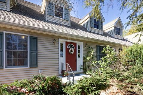 352 Old Middle St, Goshen, CT 06756