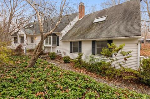 35 Bartlett Dr, Madison, CT 06443