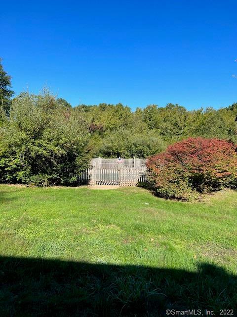 22 Piscitello Dr, Branford, CT 06405
