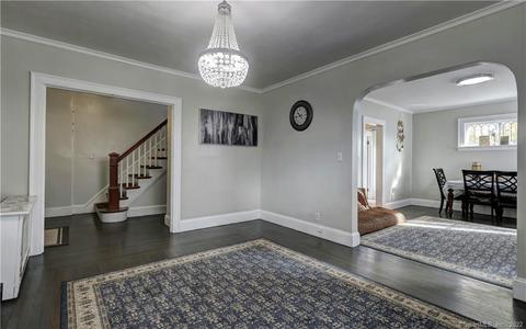 9 Alenier St, Hamden, CT 06518