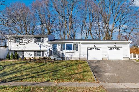 79 Bel Air Ln, Fairfield, CT 06824
