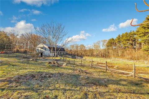 33 Bagburn Rd # 1, Monroe, CT 06468