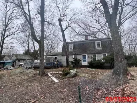 16 Sunset Ter, Essex, CT 06426