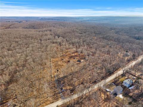 220 Chesterfield Rd, Montville, CT 06370