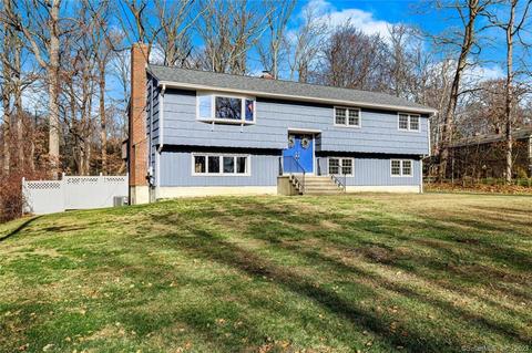 35 Asbury Rd, Trumbull, CT 06611