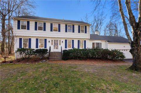 38 Forest Glen Dr, Woodbridge, CT 06525