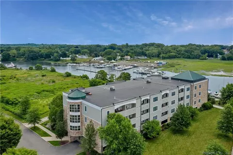 60 Maple St #39, Branford, CT 06405