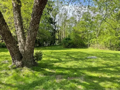 6 Budney Hill Rd, Essex, CT 06442