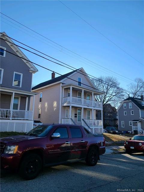 11 Center St, New London, CT 06320