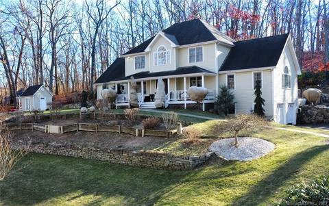 11 Kelly Ct, Newtown, CT 06482