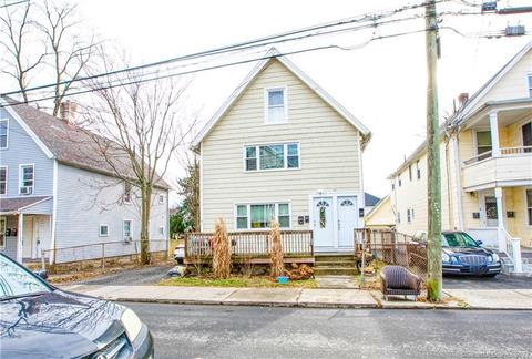 8 Jetland Pl, Bridgeport, CT 06605