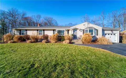 97 Ridgetop Rd, Wallingford, CT 06492 photo 1