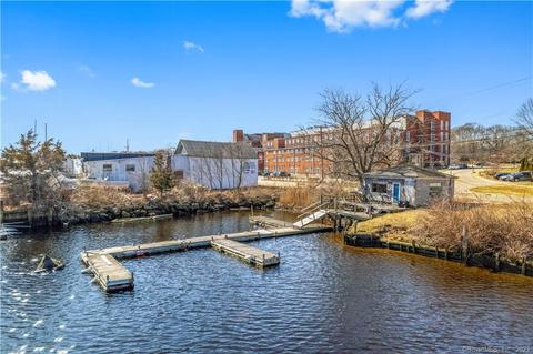 1 River Rd, Pawcatuck, CT 06379