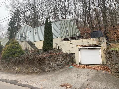 120 Emmett Ave, Derby, CT 06418