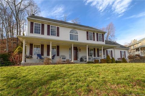 28 Robby Ln, East Haven, CT 06512
