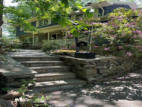156 Conrad Dr, New Haven, CT 06515