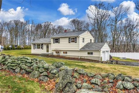 677 Elm St, Monroe, CT 06468