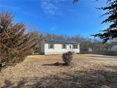 673 Riverside Dr, Thompson, CT 06255 photo 1