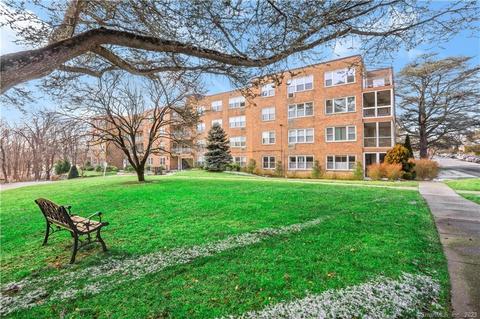 3 Putnam Hl #2A, Greenwich, CT 06830