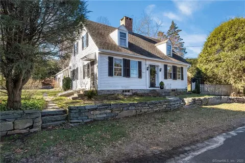 168 River Rd, Essex, CT 06426
