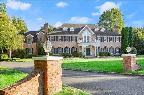 100 Beagling Hill Cir, Fairfield, CT 06824