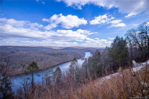 28 Pumpkin Hill Ln, New Milford, CT 06776