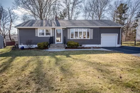 26 Sunrise Cir, Wallingford, CT 06492 photo 1