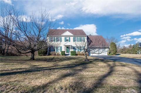 7 Bristle Ln, Newtown, CT 06482