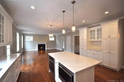 80 Jackson St, Avon, CT 06001