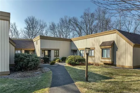807 Heritage Vlg #C, Southbury, CT 06488