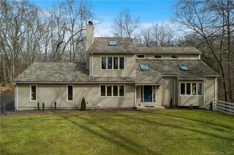 7 Partridge Ln, Guilford, CT 06437