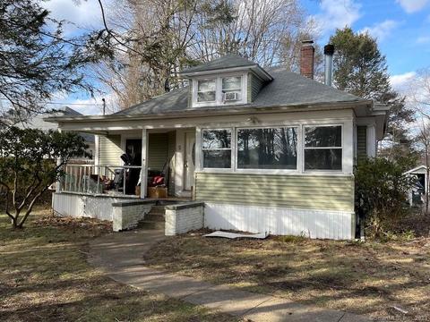 2 Mohegan Rd, Norwich, CT 06360