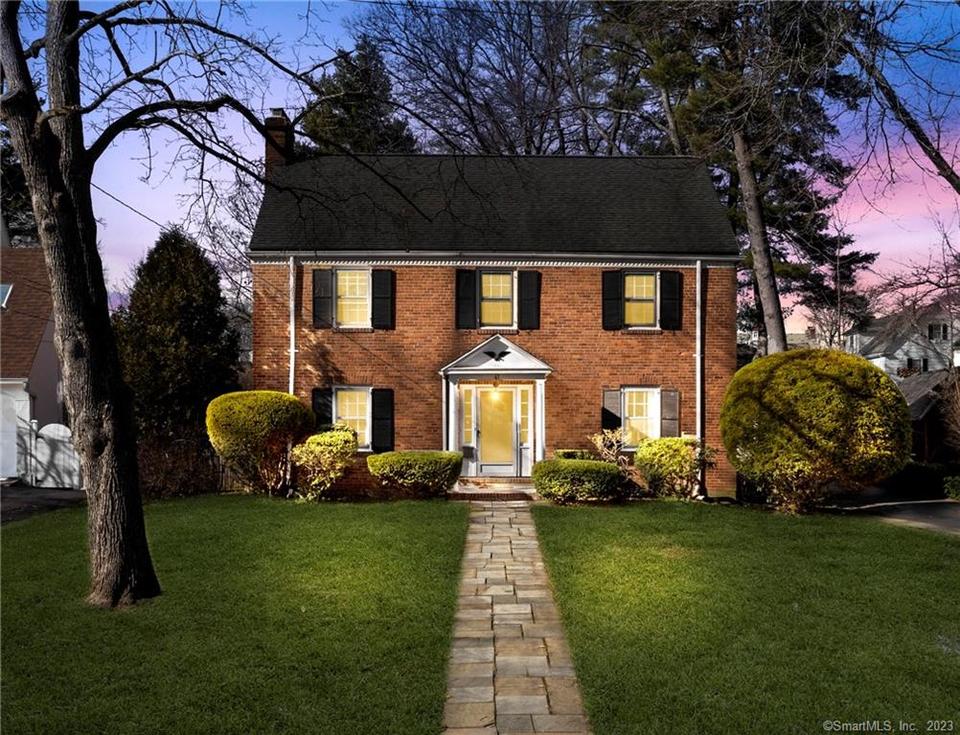 41 Foxcroft Rd, West Hartford, CT 06119 1 photo MLS 170548854 Movoto