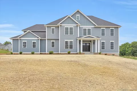 26 Stallion Dr, Glastonbury, CT 06033