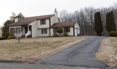 12 Lynn Cir, Bloomfield, CT 06002