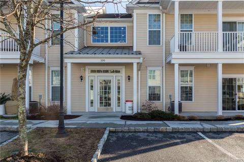 118 Center Meadow Ln #118, Danbury, CT 06810