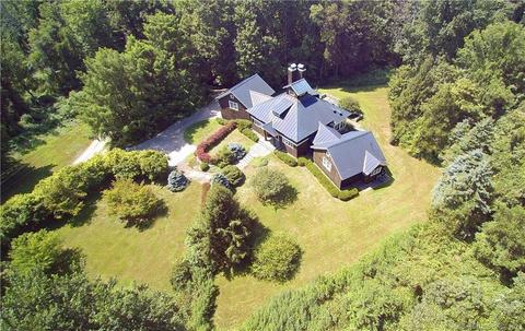 29 Chestnut Woods Rd, Redding, CT 06896