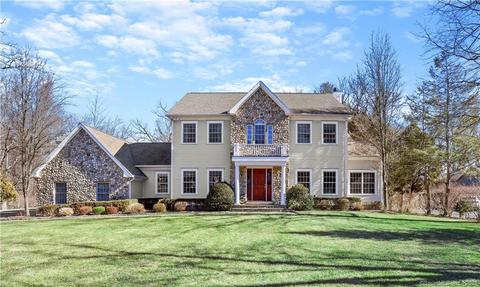 49 Macarthur Ln, Stamford, CT 06902