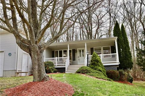 4 Hillcrest Dr, Montville, CT 06382