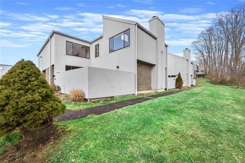 2 Teaberry Ln #2, Ridgefield, CT 06877