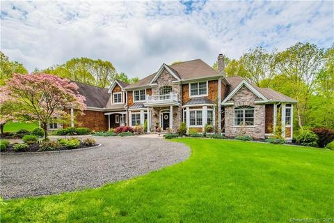 305 Burr Hall Rd, Middlebury, CT 06762