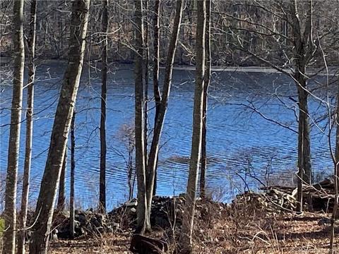 197 Paradise Dr, Brooklyn, CT 06234
