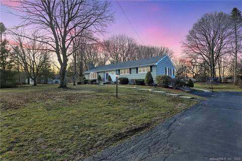 118 Cricket Ln, Orange, CT 06477