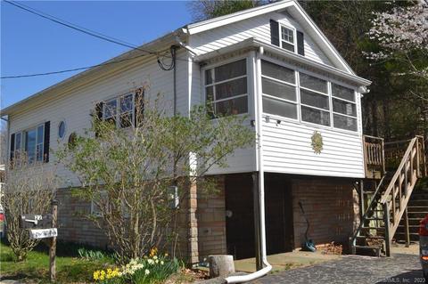 22 Church St, Sprague, CT 06330