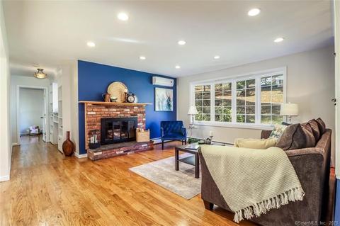 22 Cannon Dr, Danbury, CT 06811