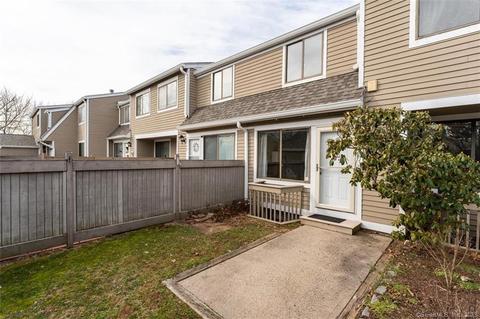 70 Peddlers Dr #70, Branford, CT 06405