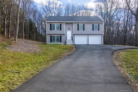 560 Chesterfield Rd, Oakdale, CT 06370