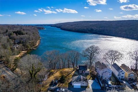 8 Point Comfort, Waterford, CT 06385