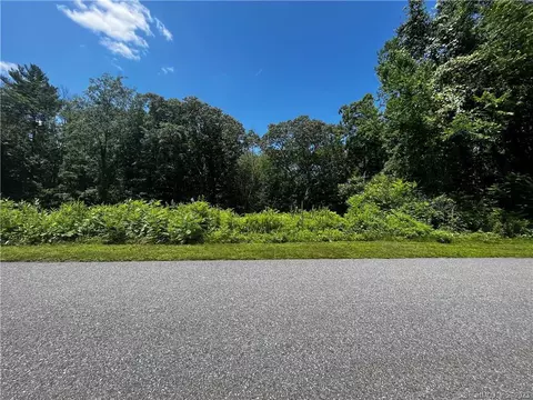 4 Olde Meadow Rd, Woodstock, CT 06281