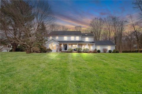 77 Plantation Dr, Suffield, CT 06078
